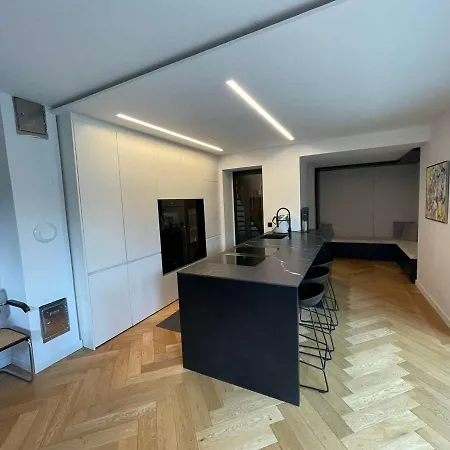 House In A Location Apartment *